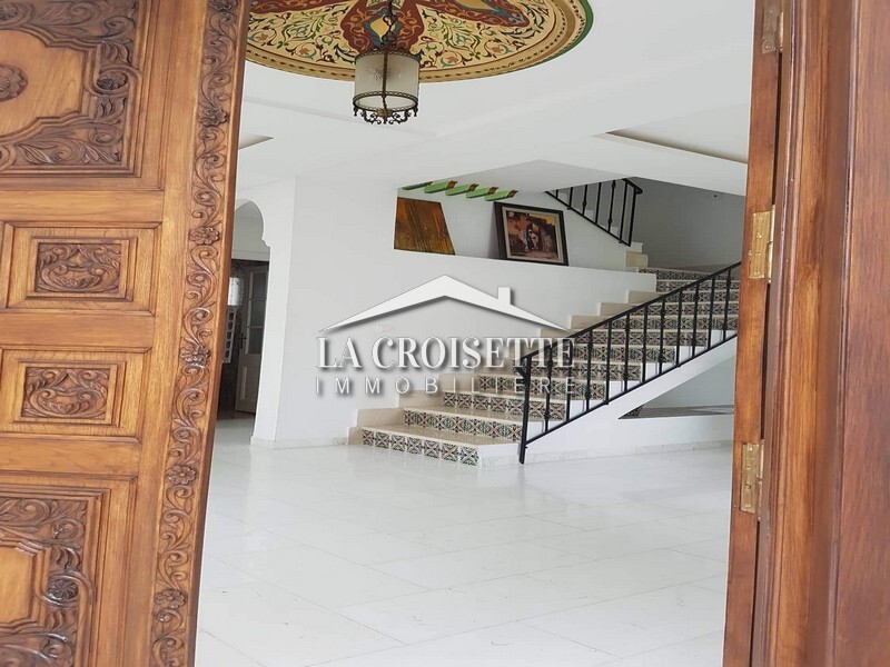 Villa S+3 avec studio indépendant à Gammarth